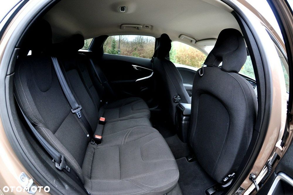 Volvo V40 D2 Momentum - 18