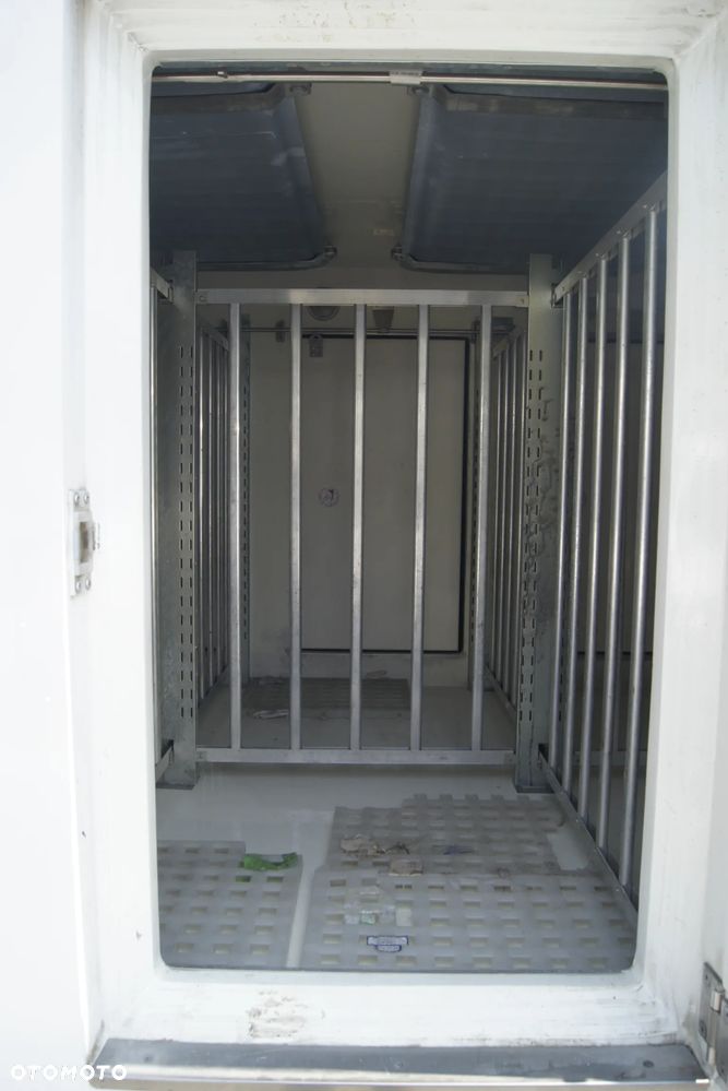 Volkswagen Crafter komorówka mrożnia - 12