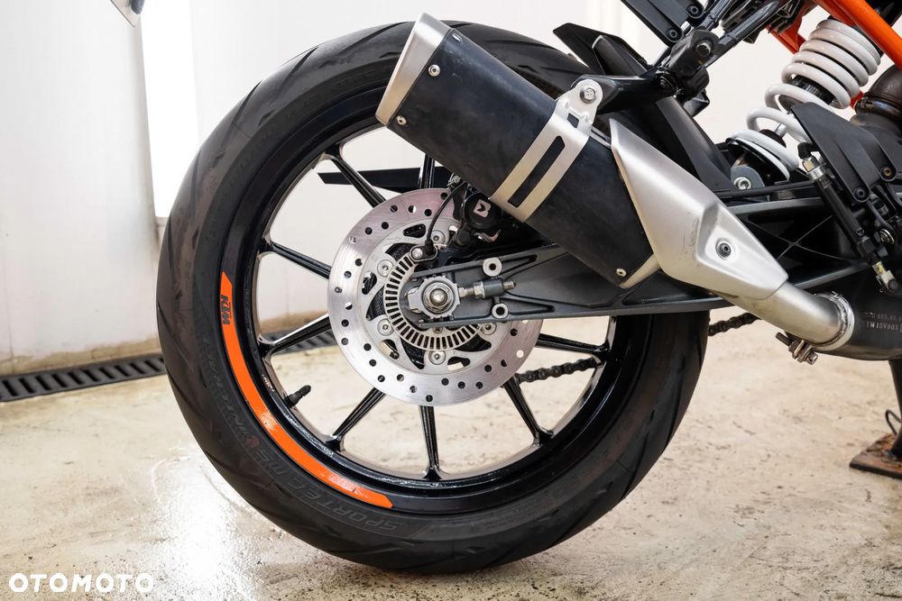 KTM Duke 125 - 32
