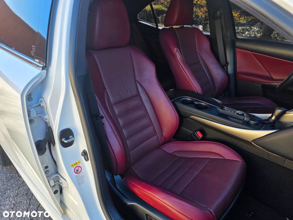 Lexus IS 200t / 300 F Sport - 9