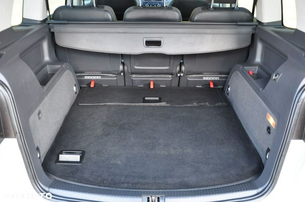 Volkswagen Touran - 25