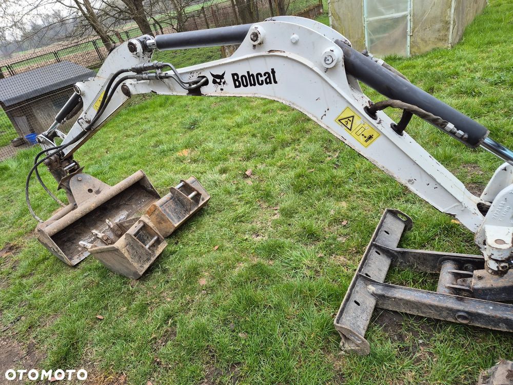 Bobcat E16 - 3