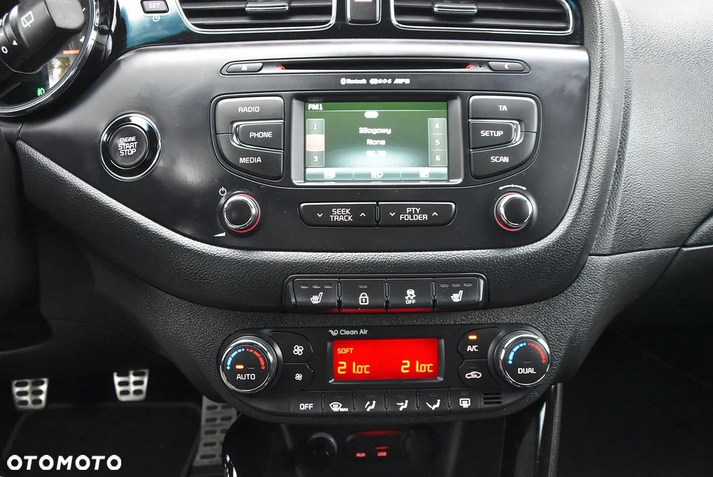 Kia Ceed - 33