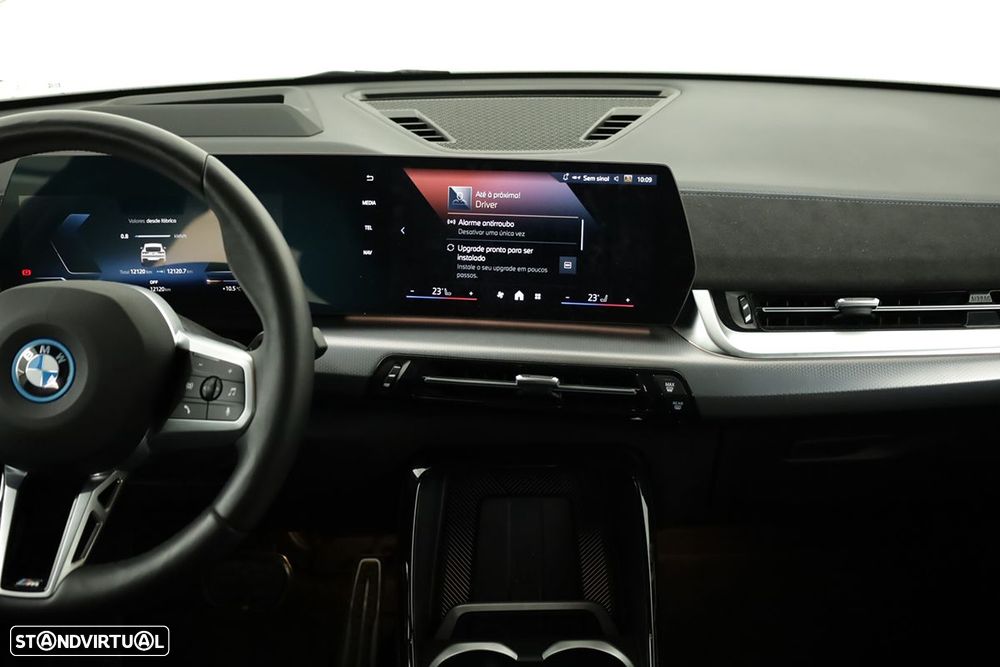 BMW iX2 eDrive20 Pack Desportivo M - 11