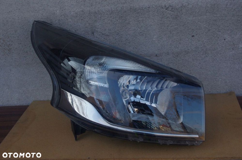 LAMPA PRAWA PRZÓD VIVARO B II TRAFIC III 260100647 - 1