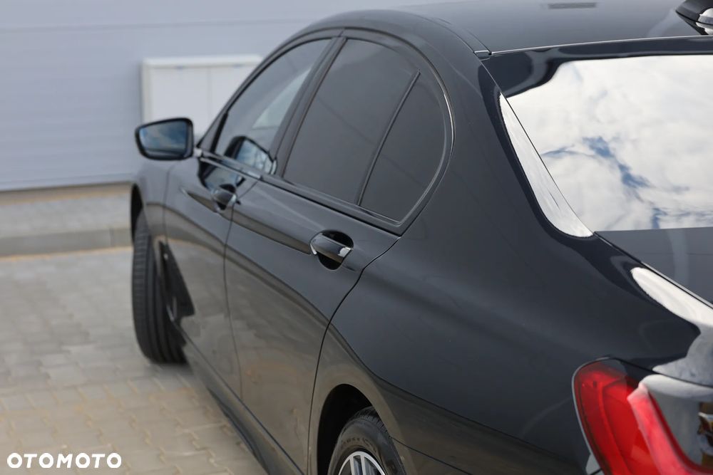 BMW Seria 7 750i xDrive sport - 5