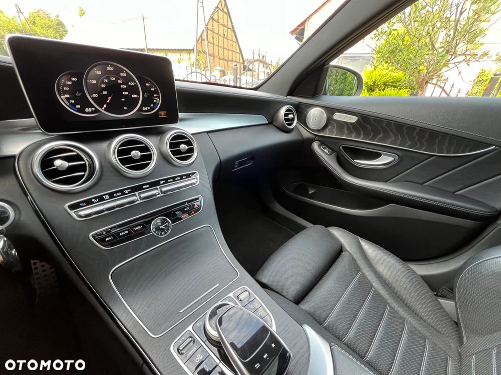 Mercedes-Benz Klasa C AMG 43 4Matic T 9G-TRONIC - 24
