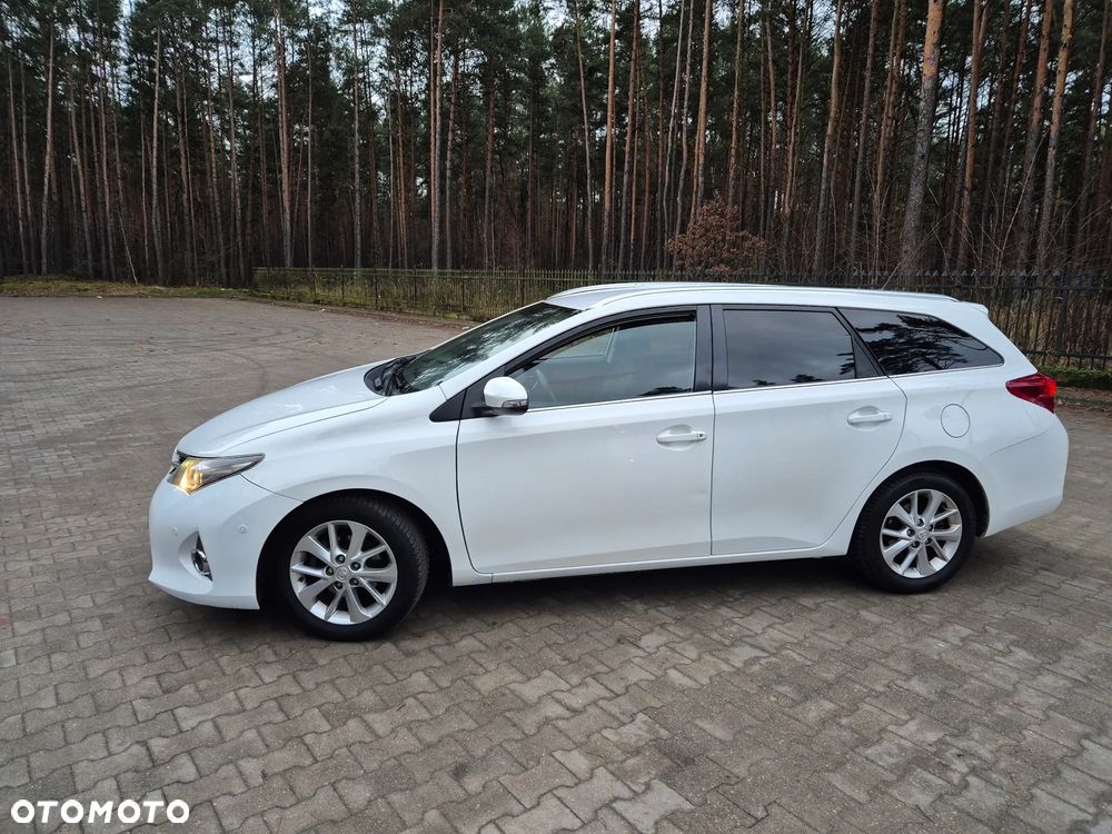 Toyota Auris 1.8 HSD Luna - 6