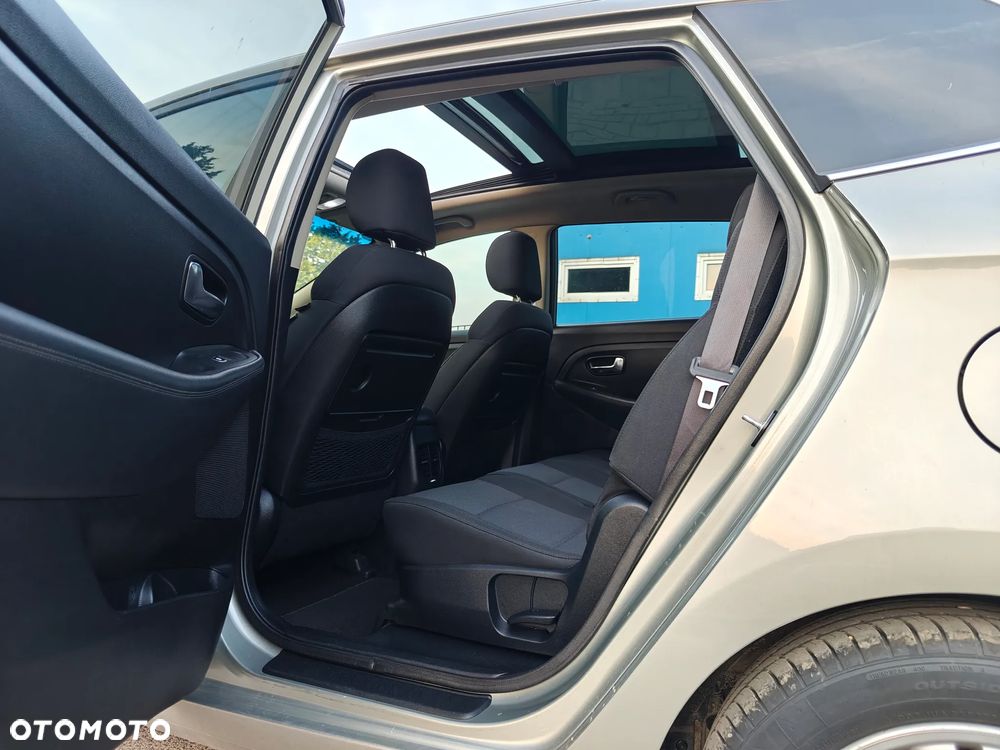 Kia Carens 1.7 CRDi L 7os - 14