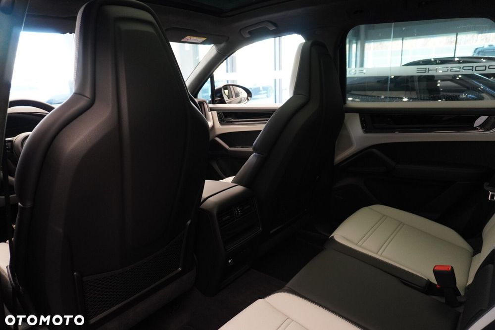 Porsche Cayenne - 29