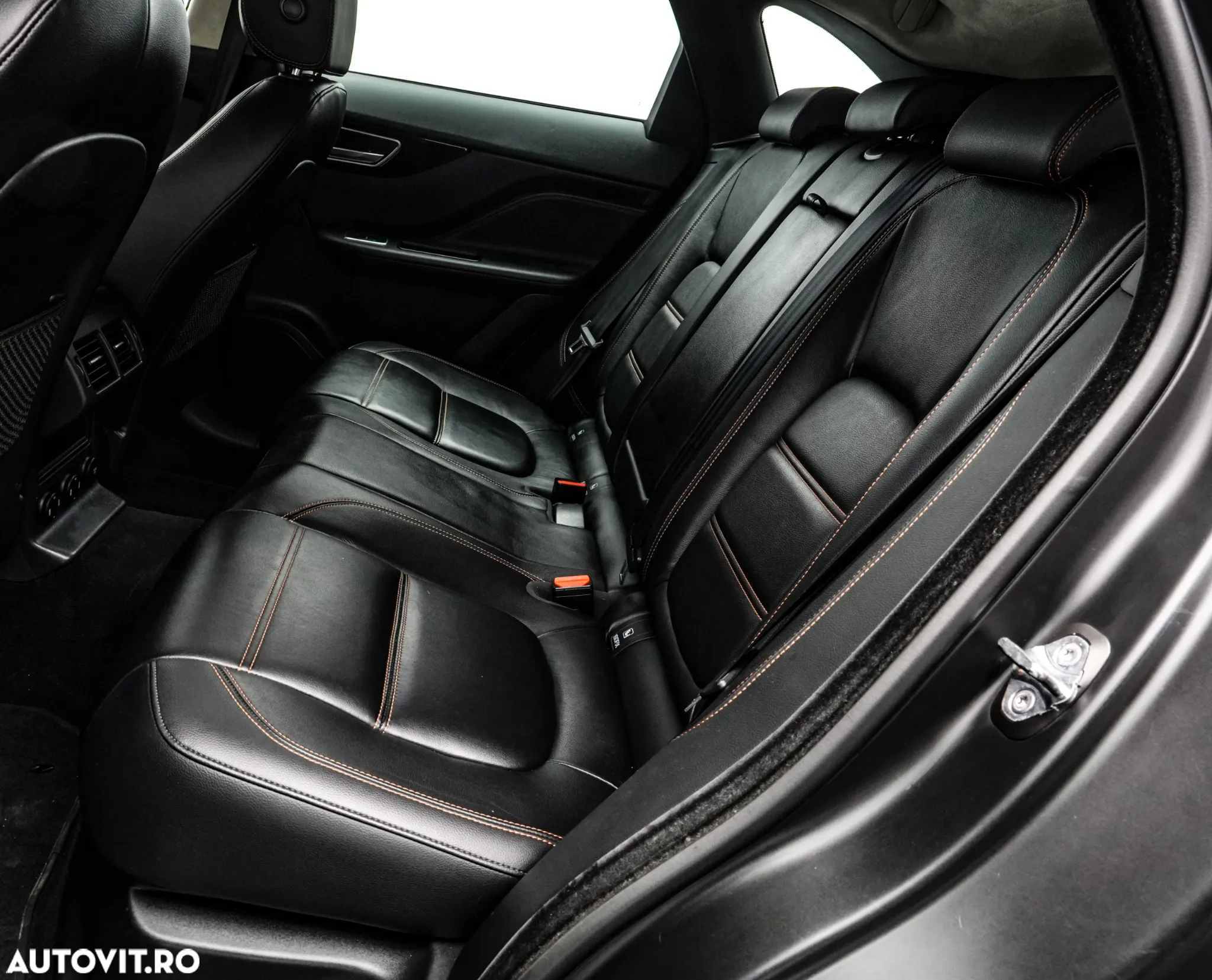 Jaguar F-Pace 25d AWD Pure - 15