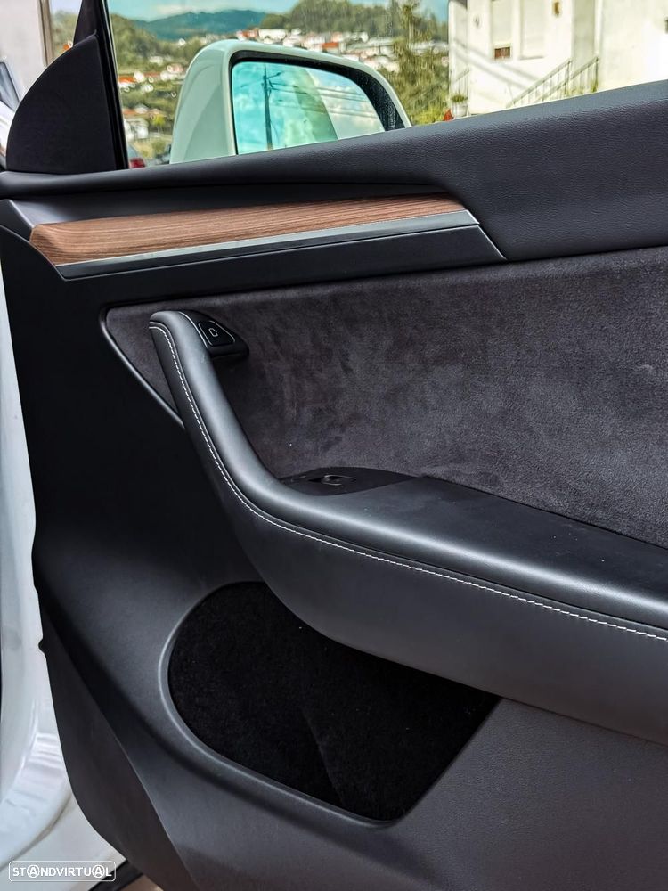 Tesla Model Y Long Range Tração Integral — fotografia 12