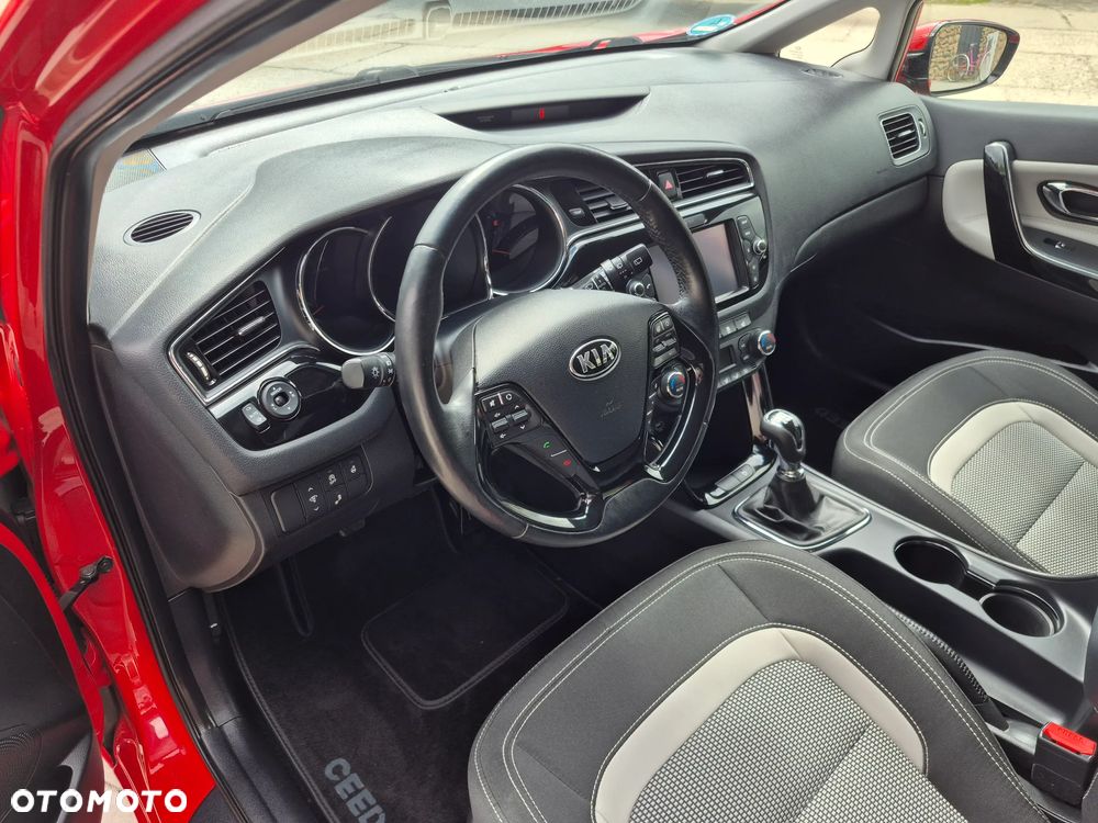 Kia Ceed - 24
