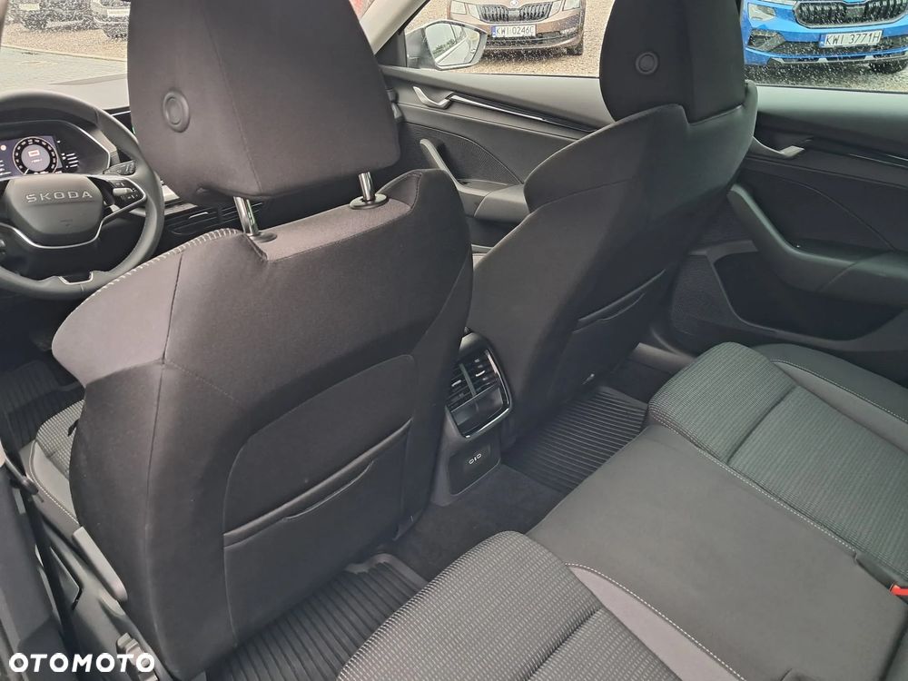 Skoda Octavia 1.5 TSI mHEV Selection DSG - 25