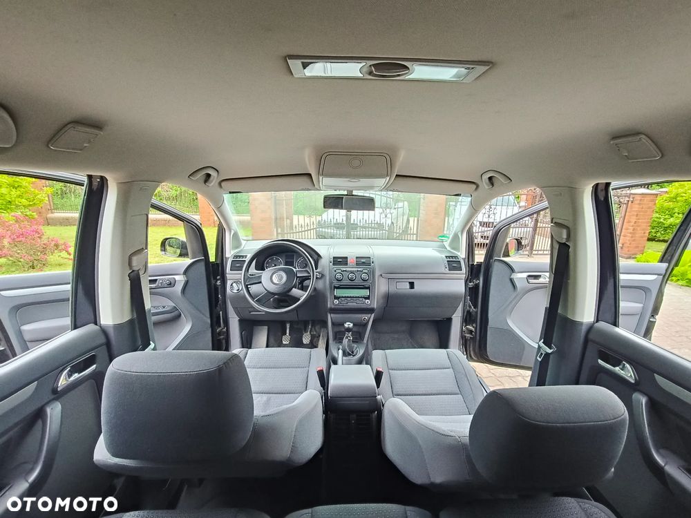 Volkswagen Touran - 10