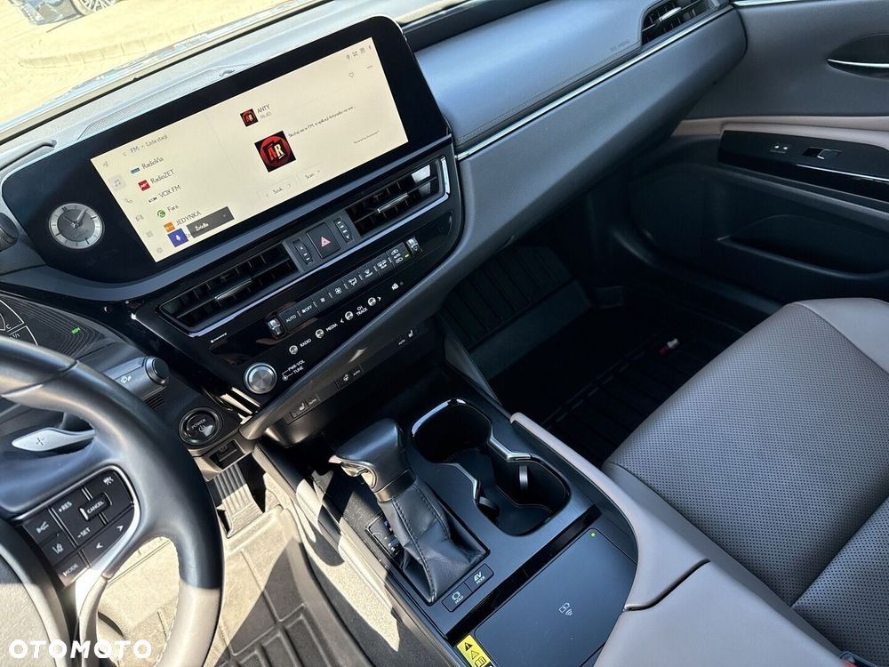 Lexus ES 300h Business Edition - 23