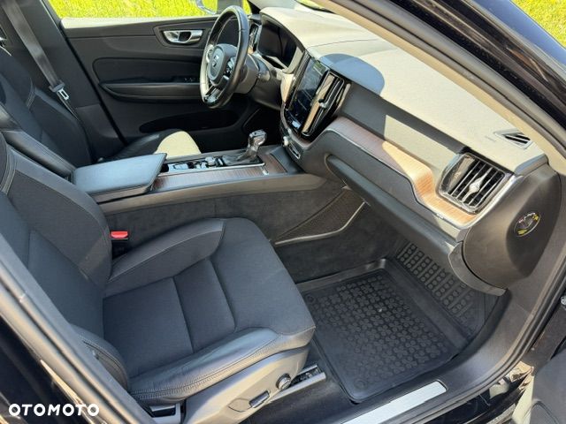 Volvo XC 60 T5 Momentum Pro - 23