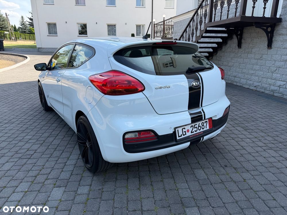 Kia Ceed 1.6 GDI Dream Team Edition - 14