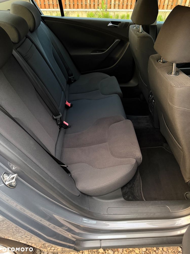 Volkswagen Passat 1.6 FSI Comfortline - 16