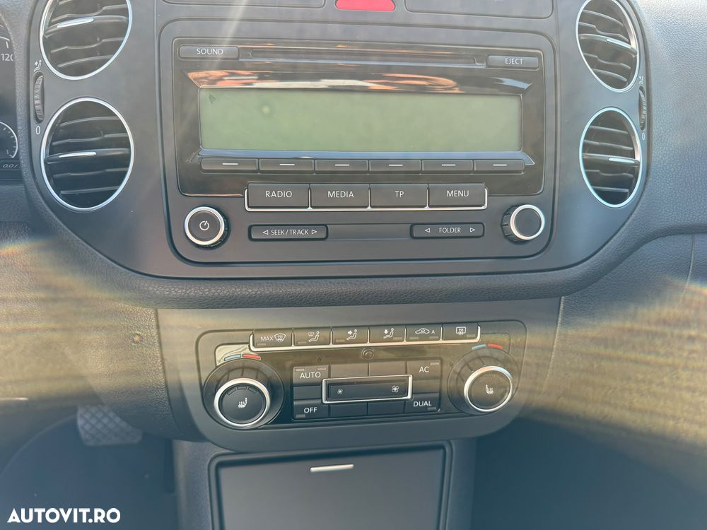 Volkswagen Golf Plus 1.6 Comfortline DSG - 29