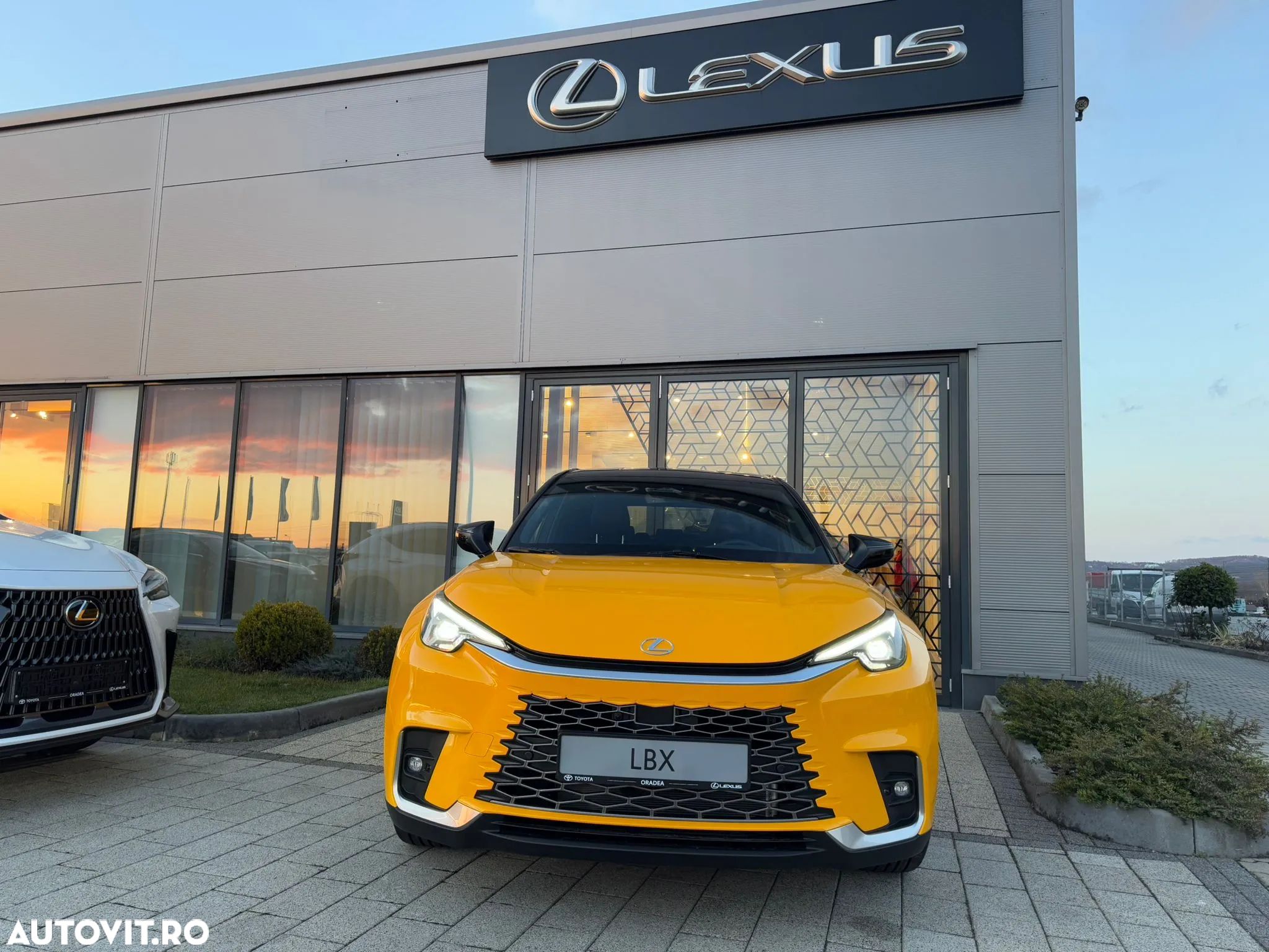 Lexus LBX 1.5 HEV 4x2 CVT Cool - 6