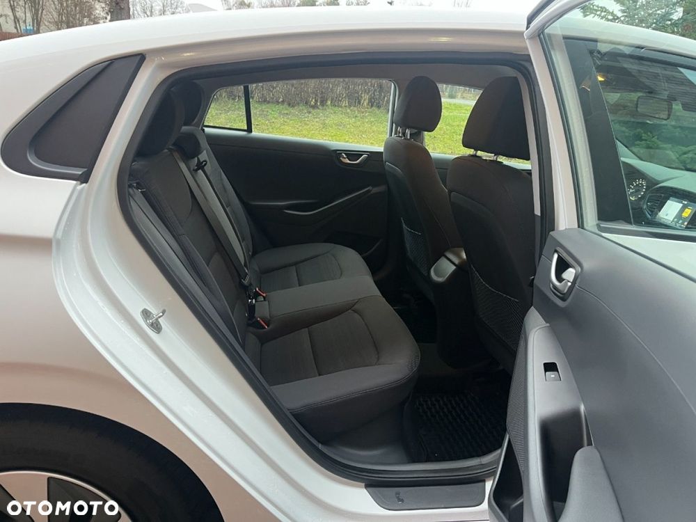 Hyundai IONIQ - 19