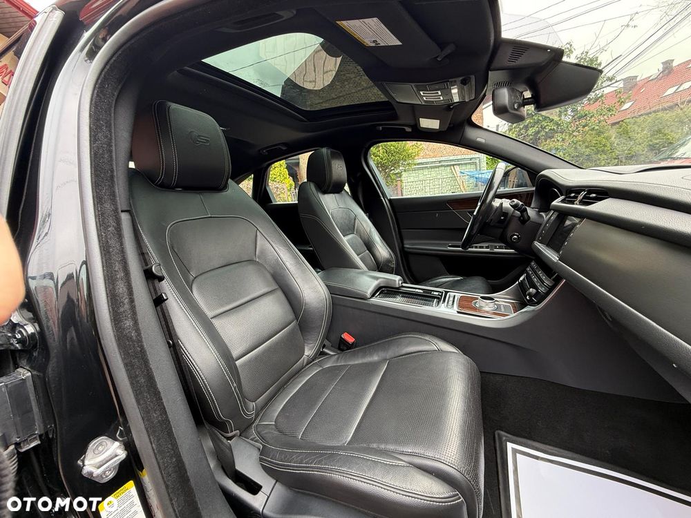 Jaguar XF S AWD - 22