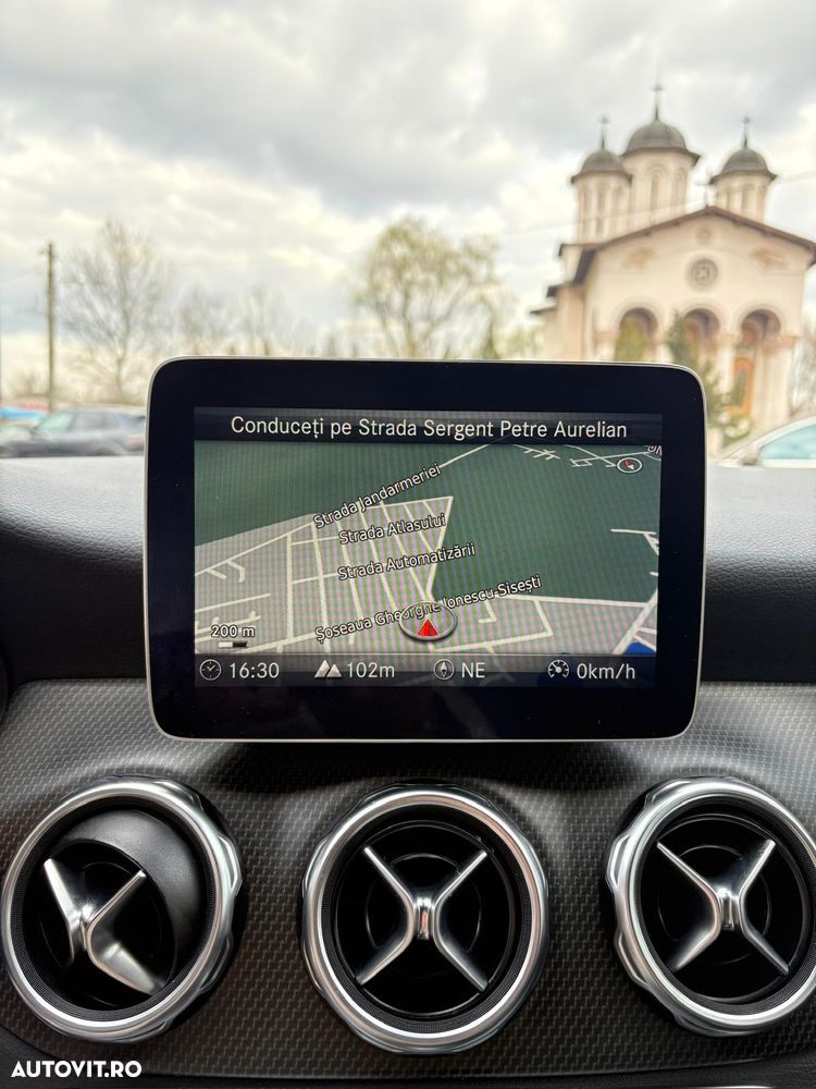 Mercedes-Benz GLA - 12