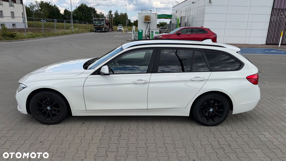 BMW Seria 3 318i - 4