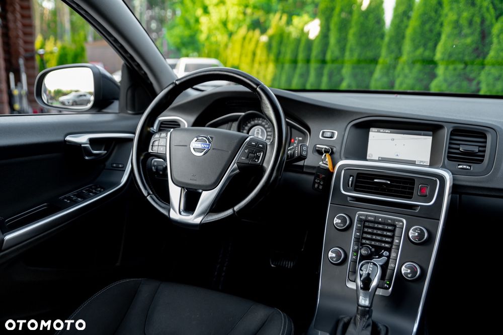 Volvo V60 D4 AWD Geartronic Momentum - 23
