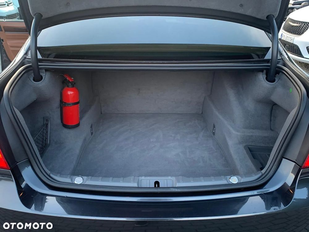 BMW Seria 7 740d xDrive - 22