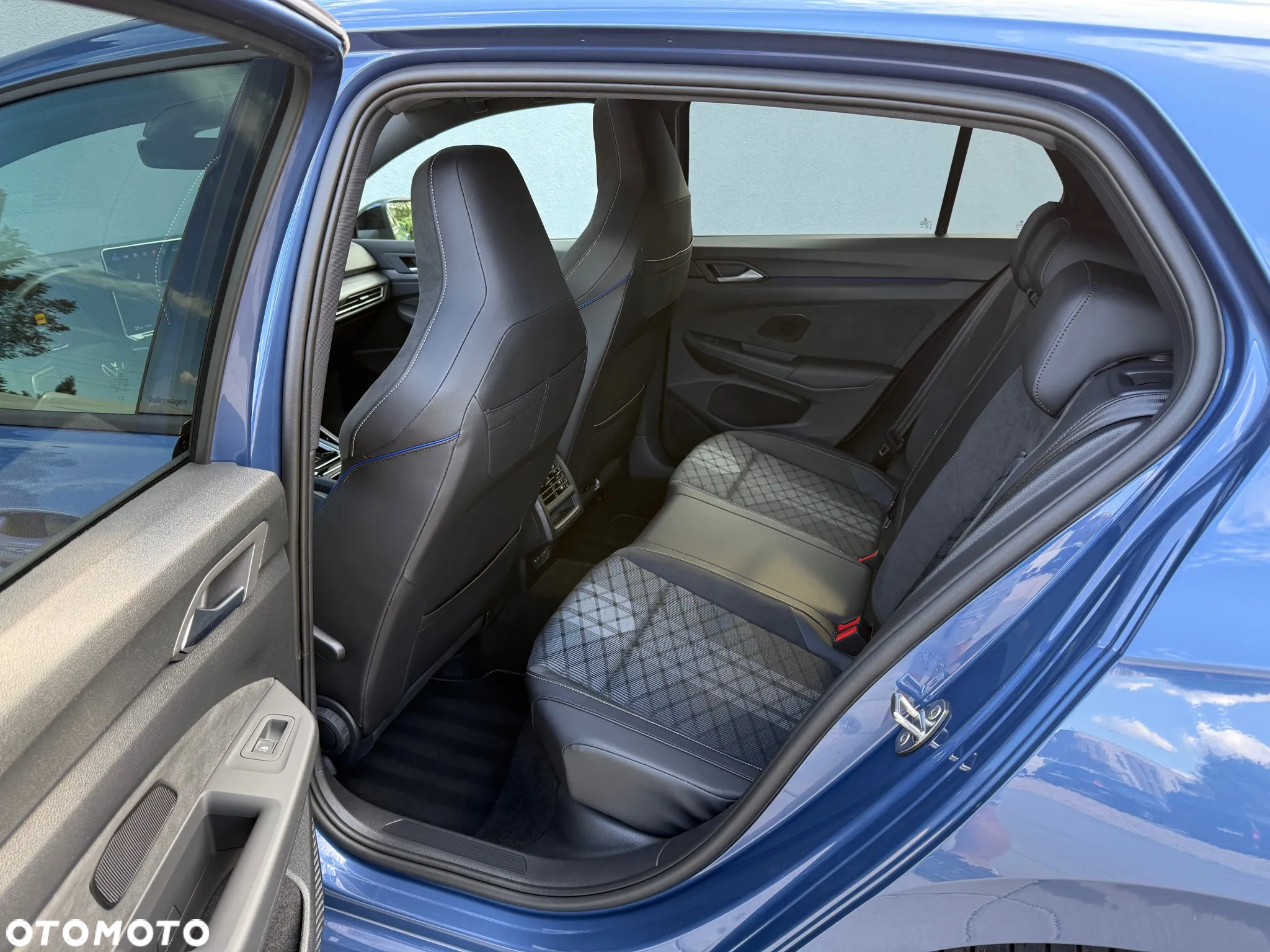 Volkswagen Golf - 10