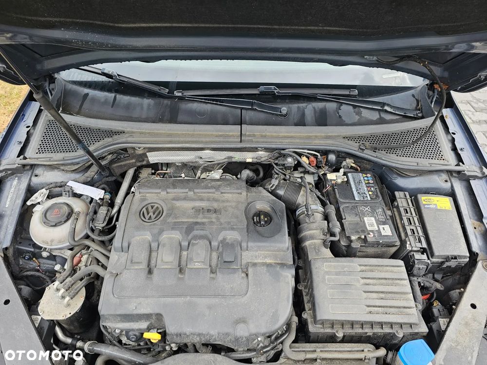 Volkswagen Passat - 16