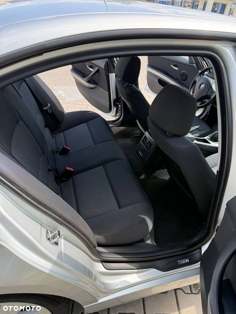 BMW Seria 3 320i - 16