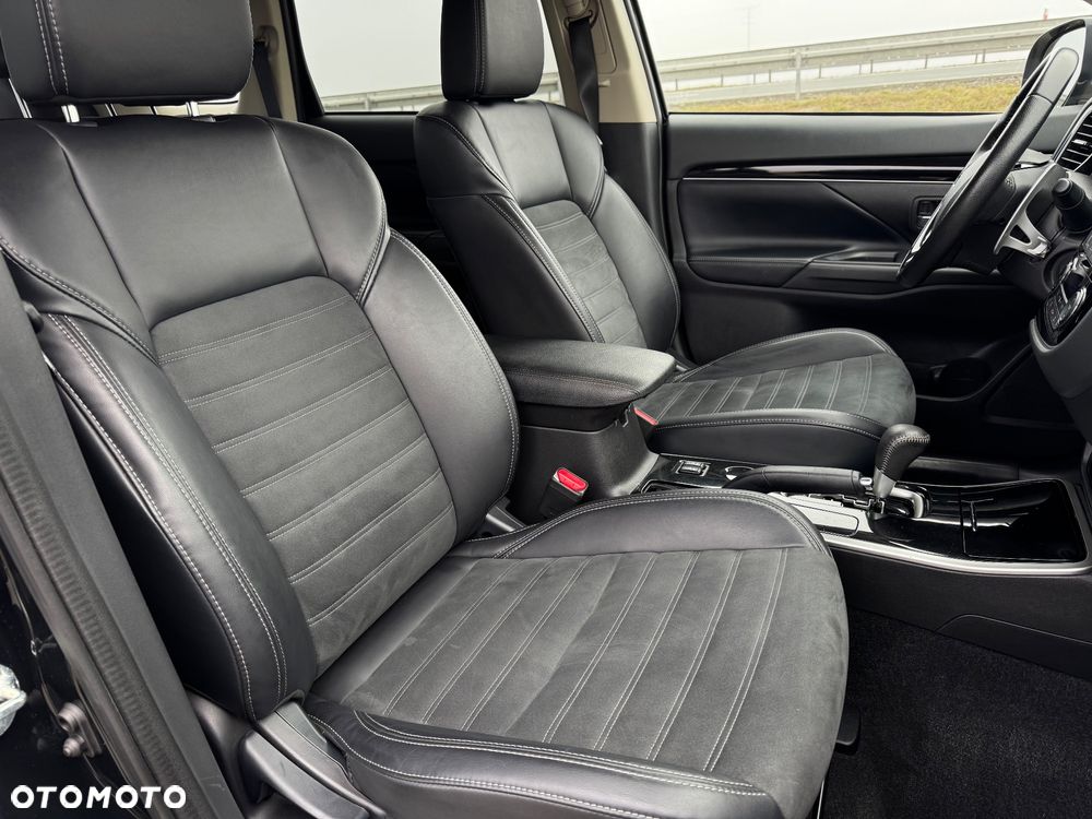 Mitsubishi Outlander 2.0 2WD CVT Diamant Edition+ - 25