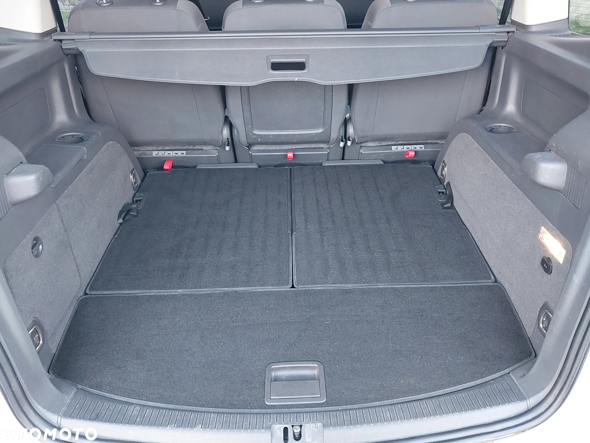 Volkswagen Touran 1.6 TDI DPF BlueMot Comfortline - 23
