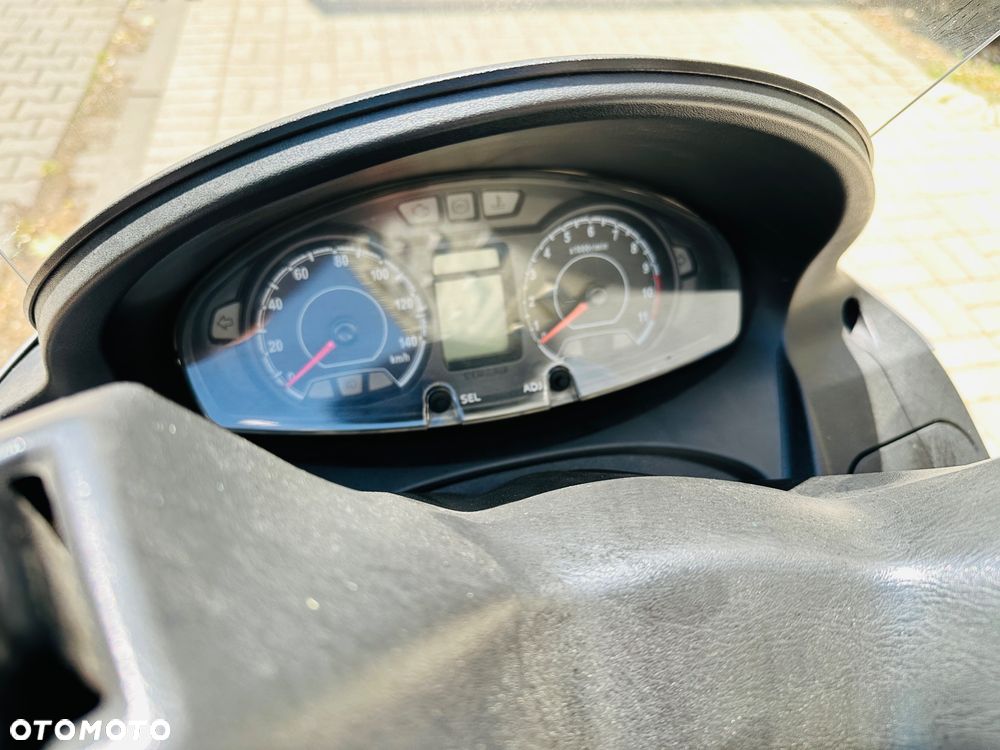 Suzuki Burgman - 14