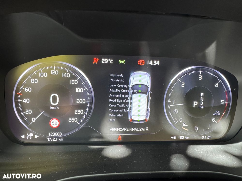 Volvo XC 40 D4 AWD R-Design - 5