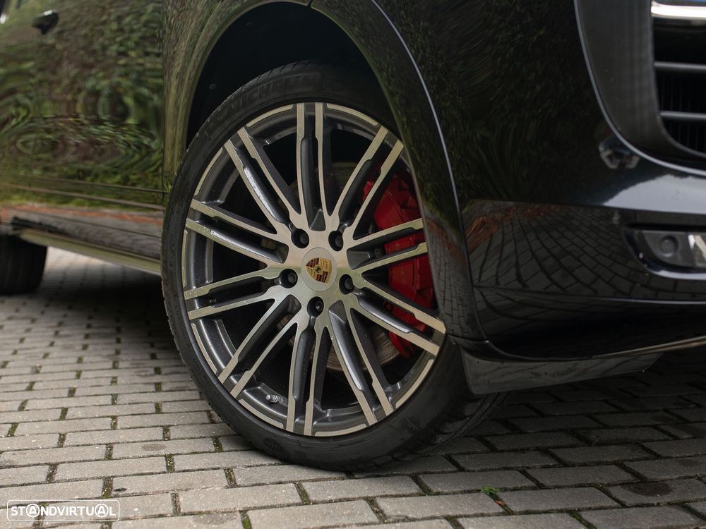 Porsche Cayenne Turbo Tiptronic S - 6