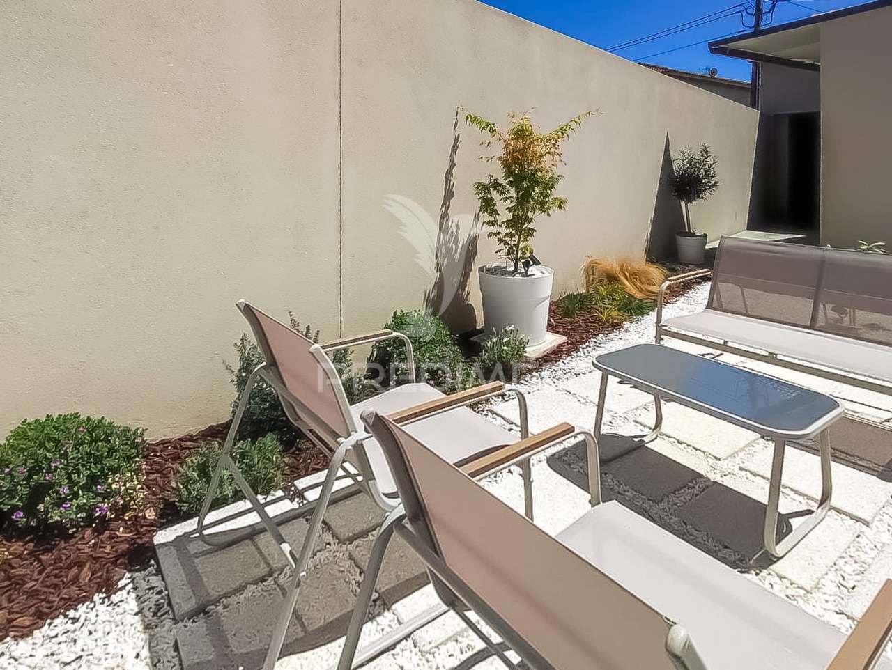 Moradia T4 Totalmente Renovada com 2 Suites, Garagem e Espaço Exter... - Grande imagem: 3/17