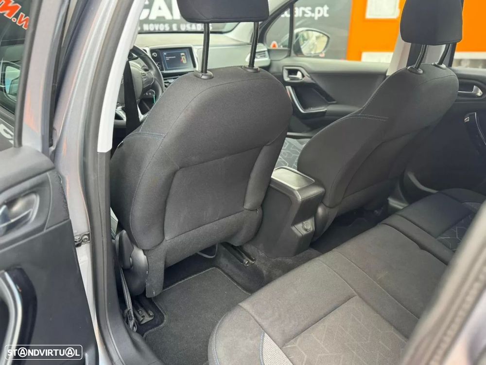 Peugeot 2008 1.2 PureTech Signature - 16