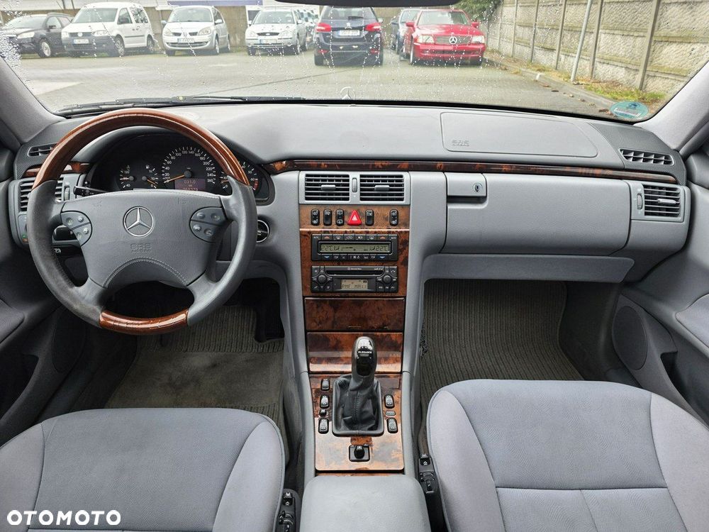 Mercedes-Benz Klasa E - 14