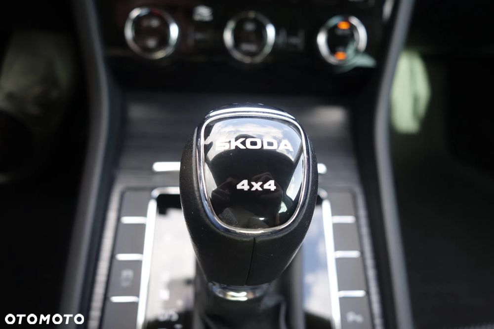 Skoda Superb 2.0 TDI SCR 4x4 Style DSG - 29