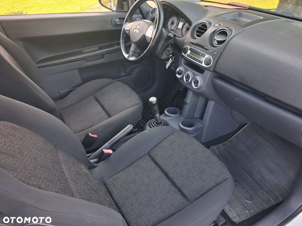 Mitsubishi Colt - 13