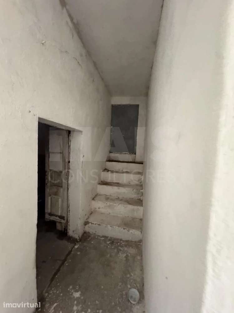Oportunidade em Calhandriz: Moradia T2 Semi-Remodelada com Opção Ch... - Grande imagem: 5/13