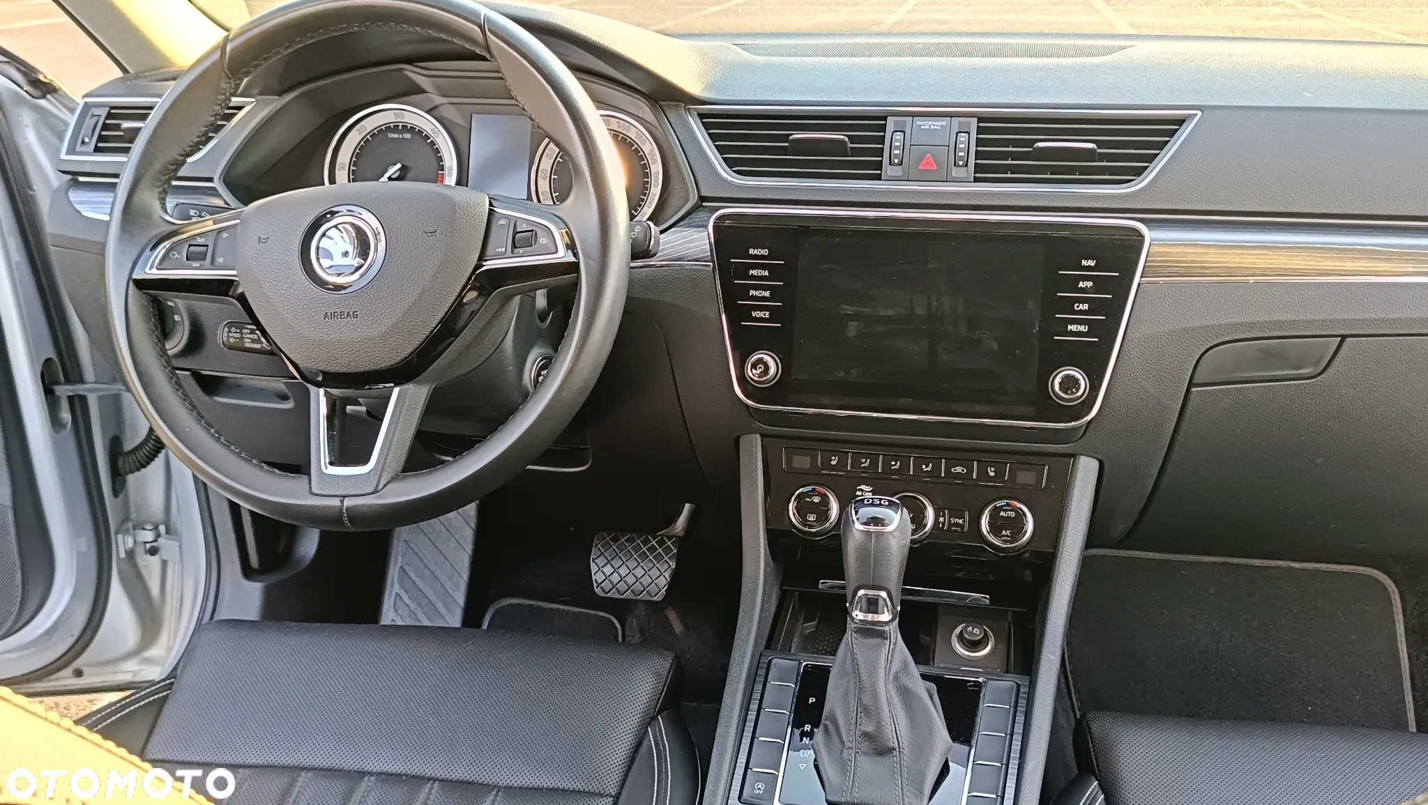 Skoda Superb Combi 2.0 TDI DSG Premium Edition - 25