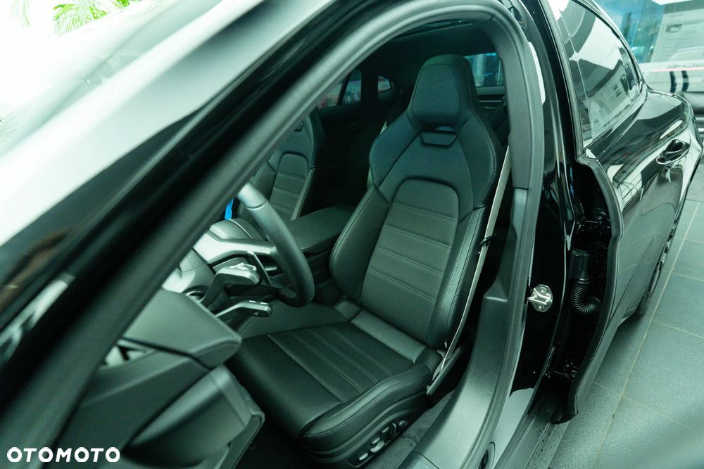 Porsche Panamera 4 E-Hybrid PHEV - 11