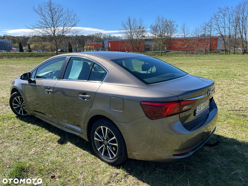 Toyota Avensis 2.0 Style MS - 4