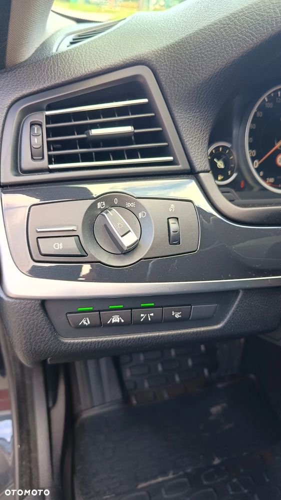 BMW Seria 5 535d xDrive Luxury Line - 28