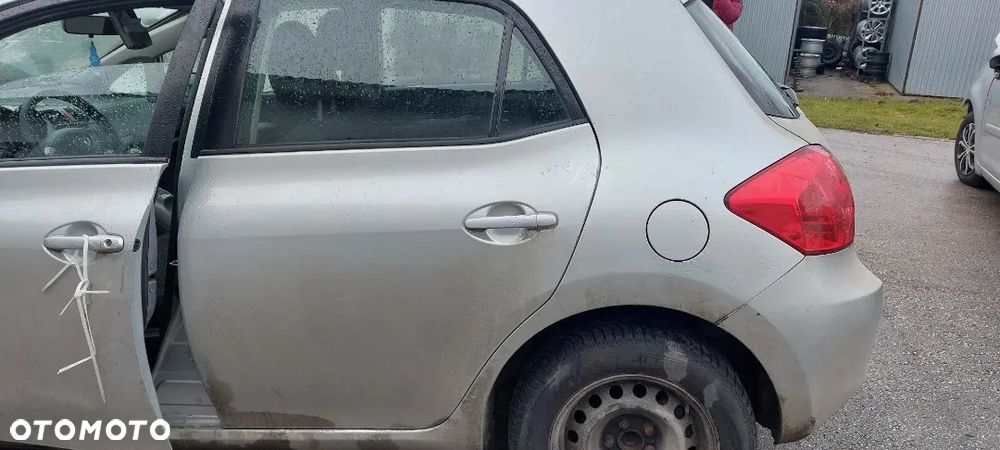 TOYOTA Auris 1,4 d4d 90km chłodnica wody - 5